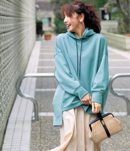 虞書欣私服穿松不穿緊太氣質了(秋冬衛衣寬松點更時髦顯瘦嗎)