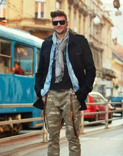 楊紫把ACU迷彩褲穿出簡潔風(ACU迷彩褲秋季配啥上衣2025)