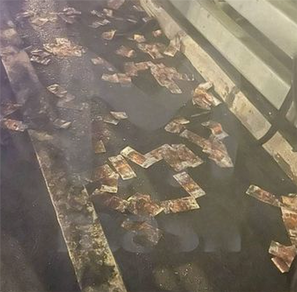 俄羅斯一富豪駕駛蘭博基尼Urus失控翻車身亡：現(xiàn)金散落一地