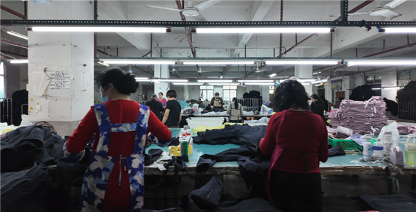 被人遺忘的沖鋒衣老廠們 正在拼多多上悄悄賣爆