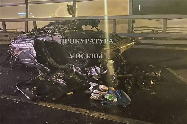 俄羅斯一富豪駕駛蘭博基尼Urus失控翻車身亡：現(xiàn)金散落一地
