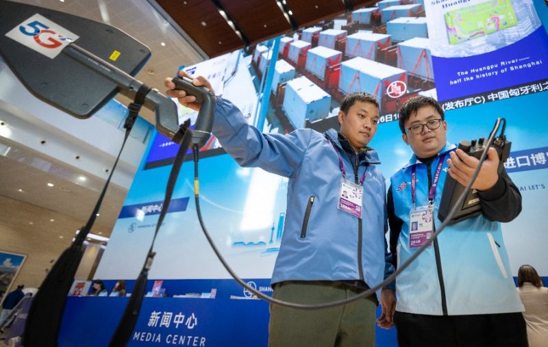 &ldquo;5G-A + 萬兆光網(wǎng)&rdquo;雙引擎通信架構(gòu)，實(shí)現(xiàn)全場館200M CA級5G網(wǎng)絡(luò)深度覆蓋