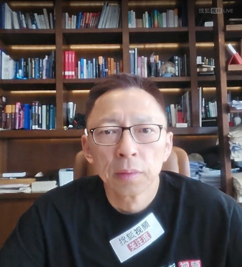 《張朝陽的英語課》分享全球熱點(diǎn)，英語詞匯教學(xué)融入新聞分析