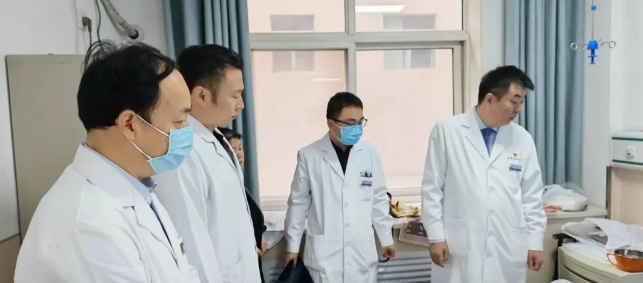 西安市第五醫院脊柱外科團隊以精湛醫術守護醫學前輩 續寫醫者擔當