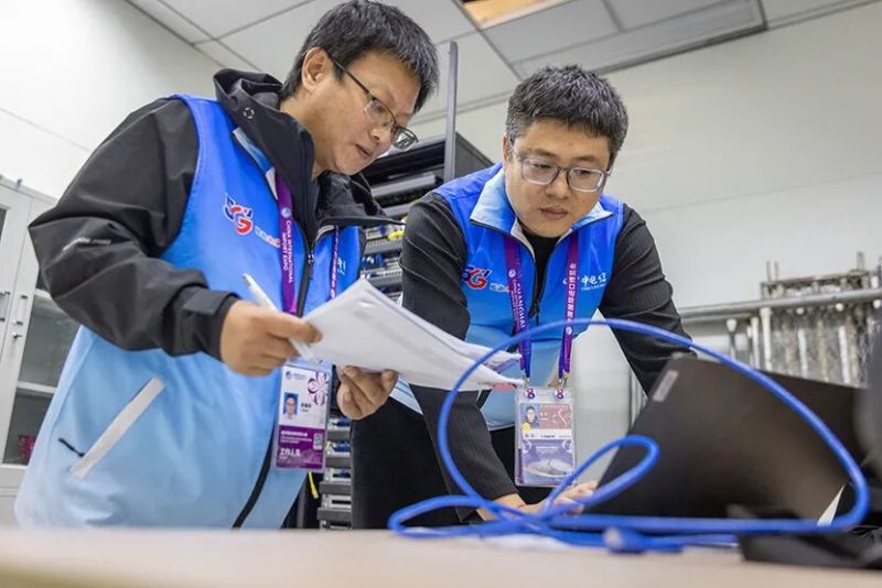 上海電信全面支撐4K:8K超高清直播、云會議等高密度業務，確保每一幀畫面穩定傳遞，每一場對話流暢進行