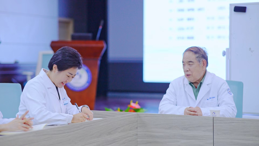 西安市第五醫院陜西殷氏針灸流派三代傳承齊聚 共探疑難病癥診療新思路